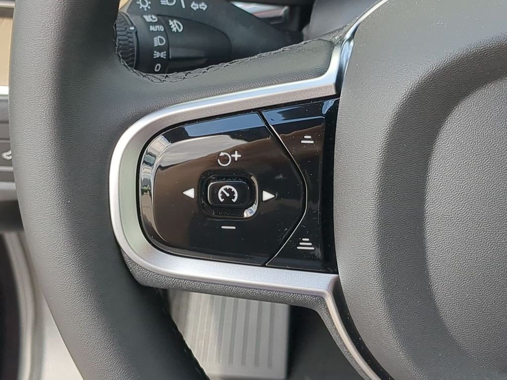 Thumbnail: 2026 Volvo XC60 - 26