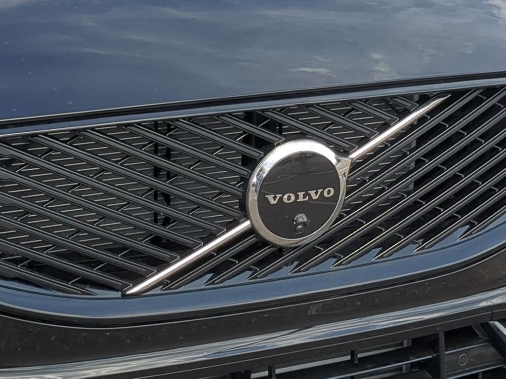 Thumbnail: 2026 Volvo XC60 - 22