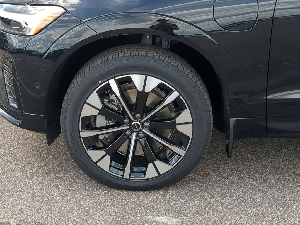 Thumbnail: 2026 Volvo XC60 - 8