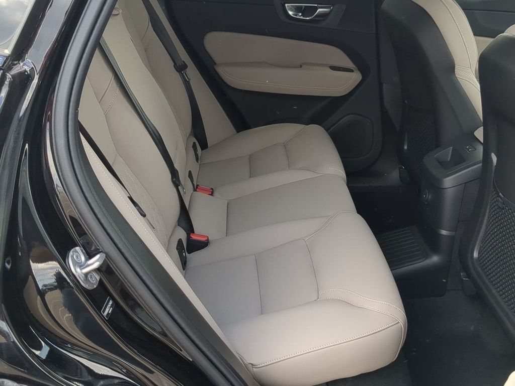 Thumbnail: 2026 Volvo XC60 - 25