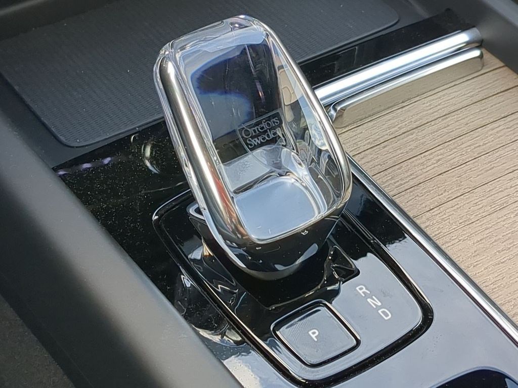 Thumbnail: 2026 Volvo XC60 - 15