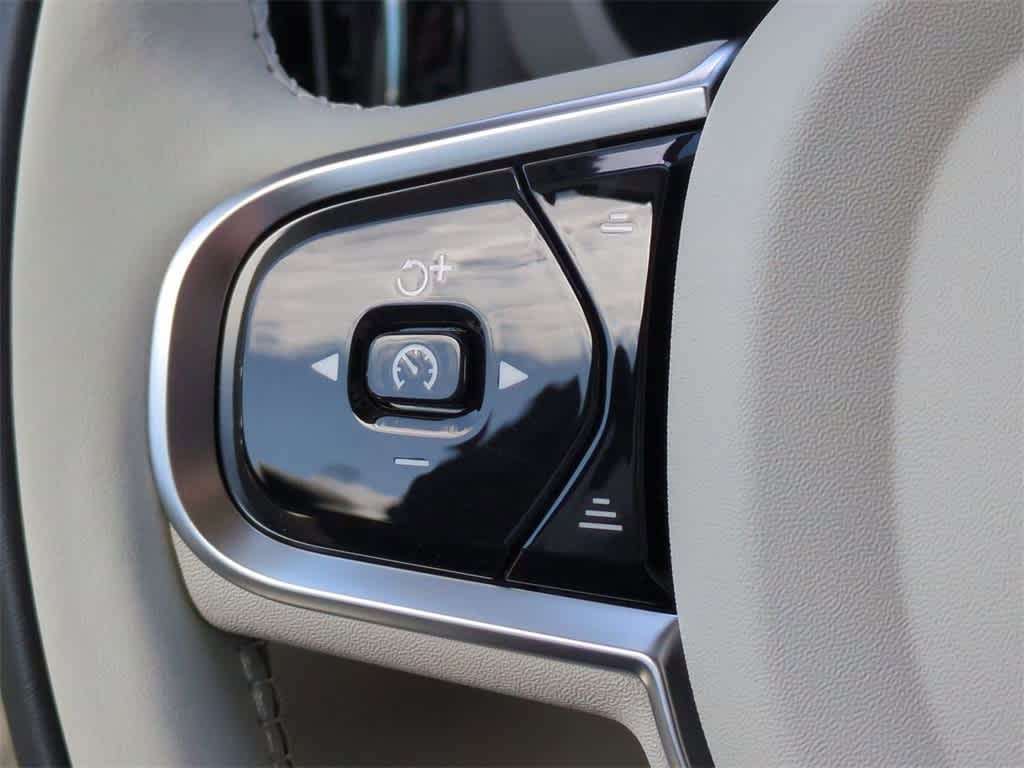 Thumbnail: 2025 Volvo XC60 - 31