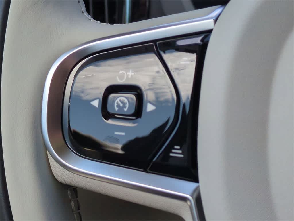 Thumbnail: 2025 Volvo XC60 - 30