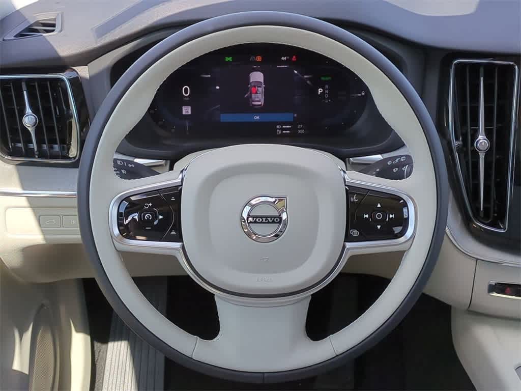 Thumbnail: 2025 Volvo XC60 - 14