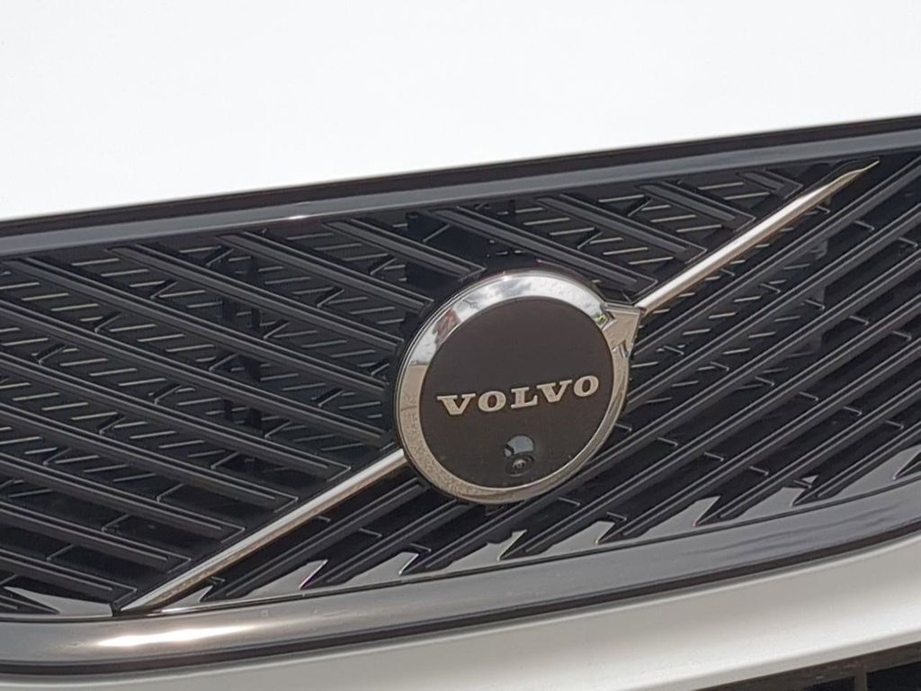 Thumbnail: 2026 Volvo XC60 - 7