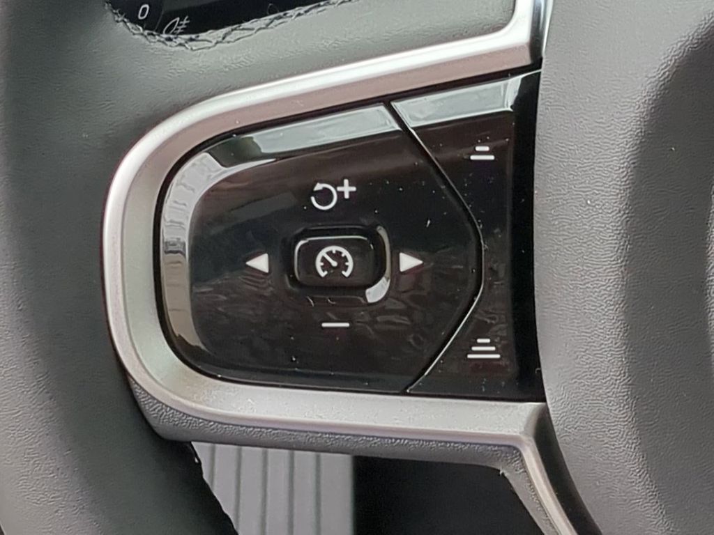 Thumbnail: 2026 Volvo XC60 - 27