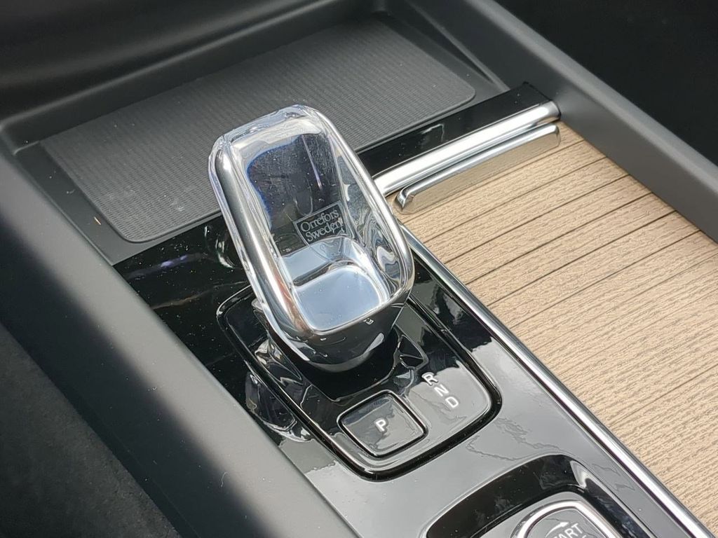Thumbnail: 2026 Volvo XC60 - 15