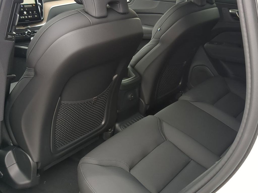 Thumbnail: 2026 Volvo XC60 - 12