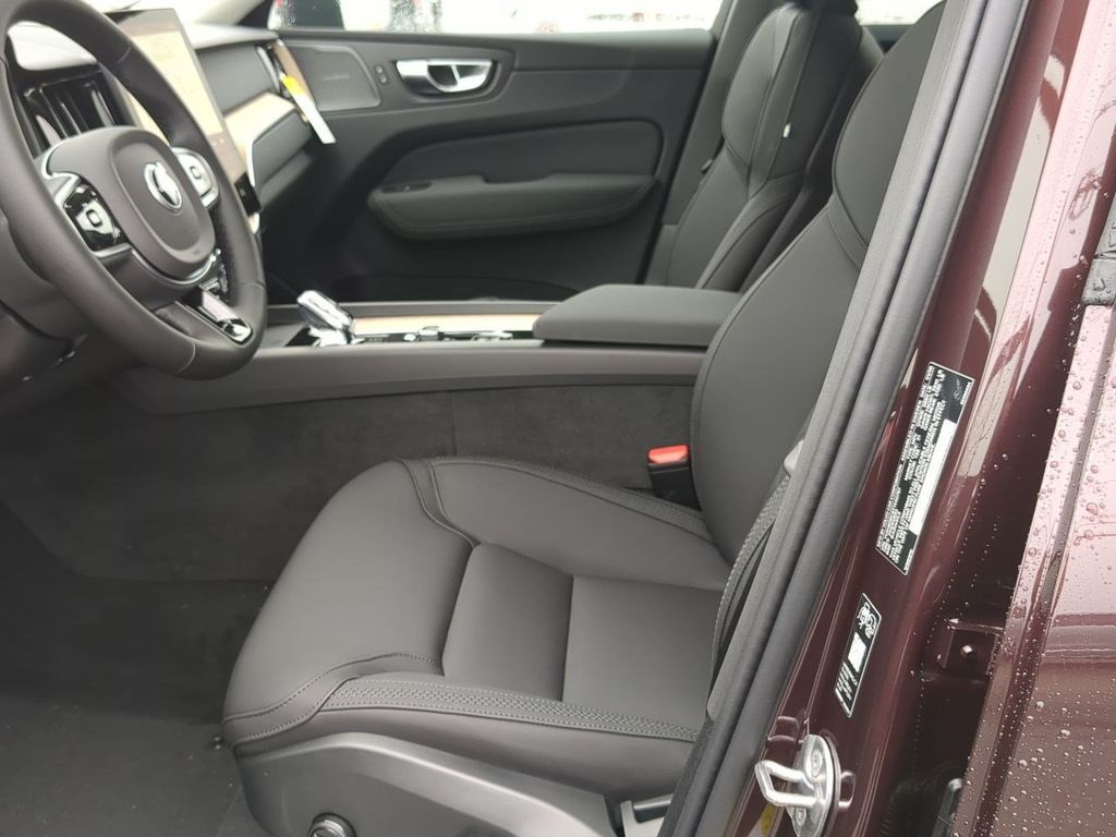 Thumbnail: 2026 Volvo XC60 - 10