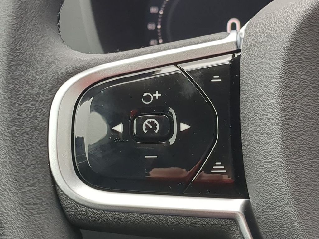 Thumbnail: 2026 Volvo XC60 - 27