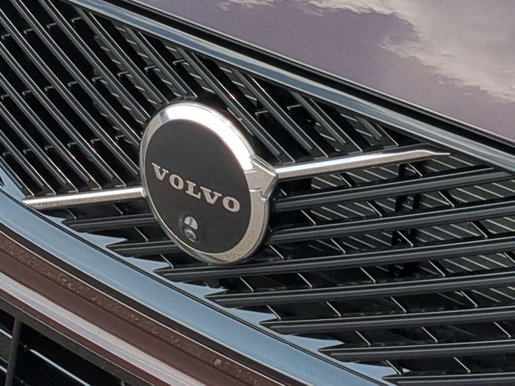 Thumbnail: 2026 Volvo XC60 - 7