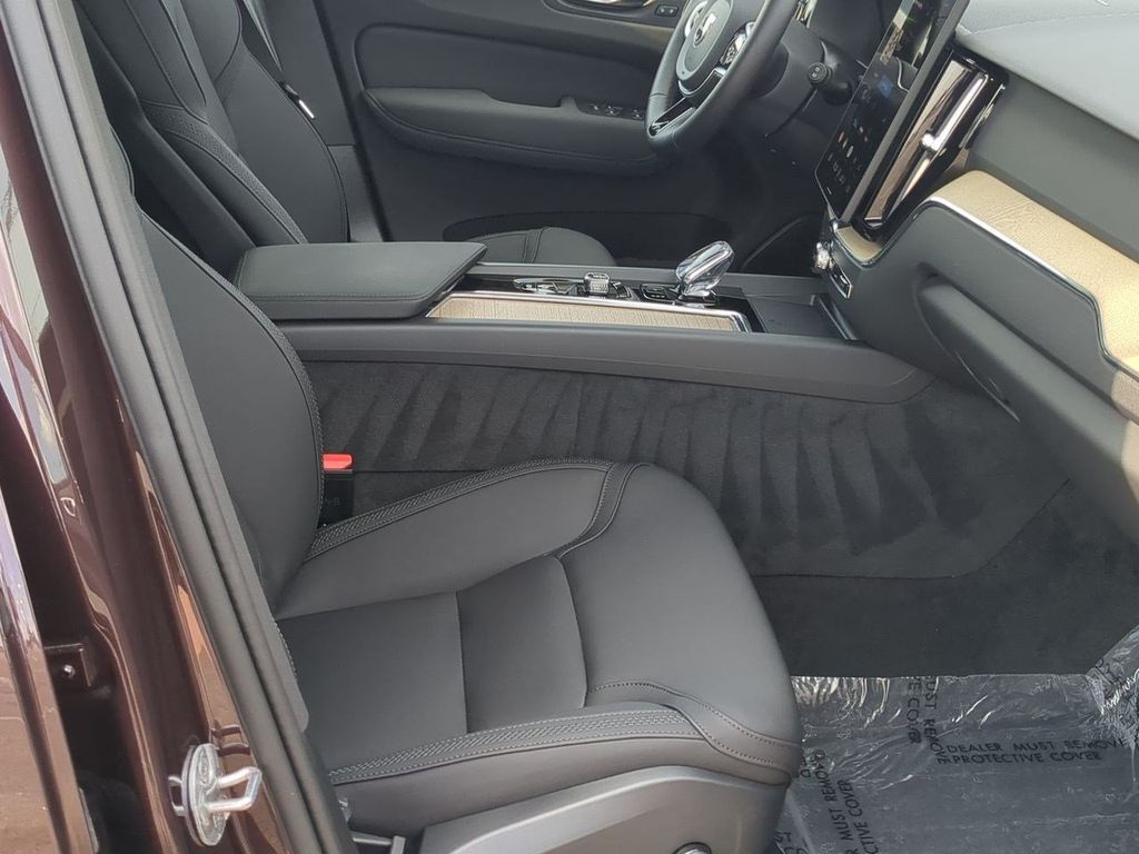 Thumbnail: 2026 Volvo XC60 - 11