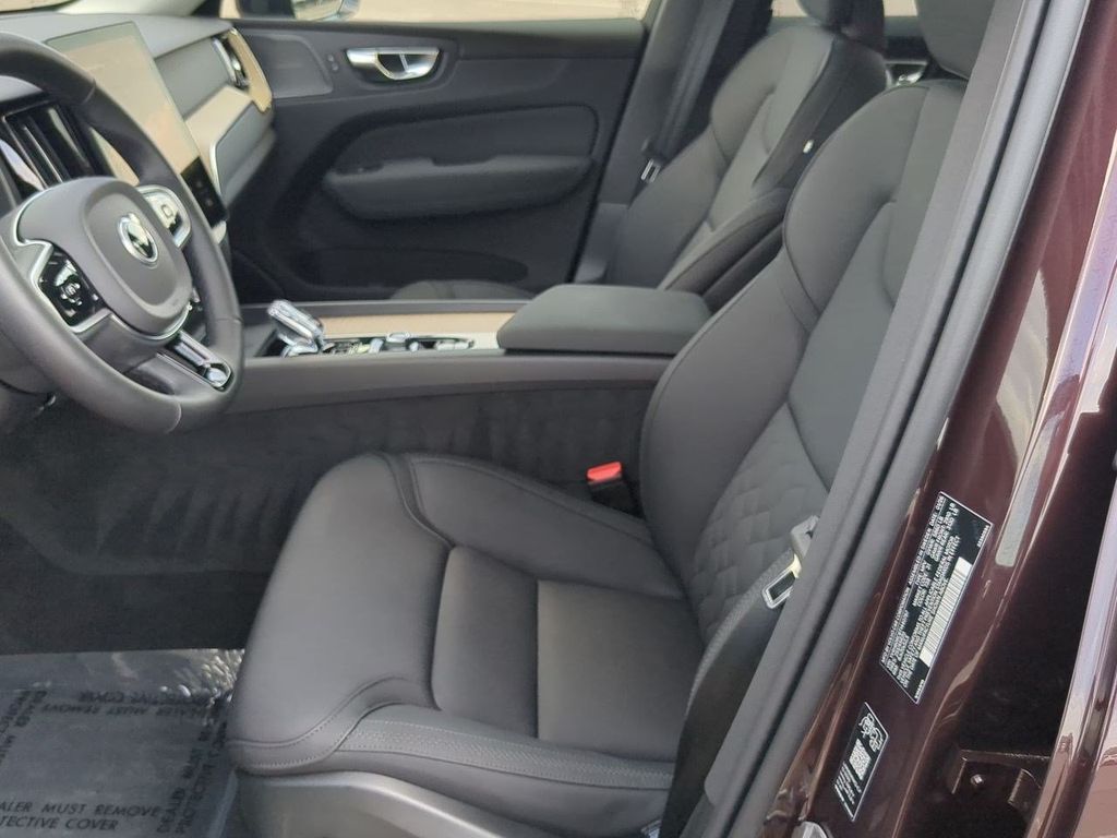 Thumbnail: 2026 Volvo XC60 - 10