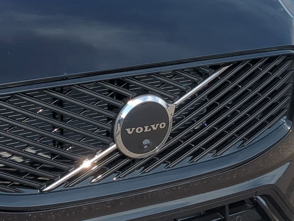 Thumbnail: 2026 Volvo XC60 - 7