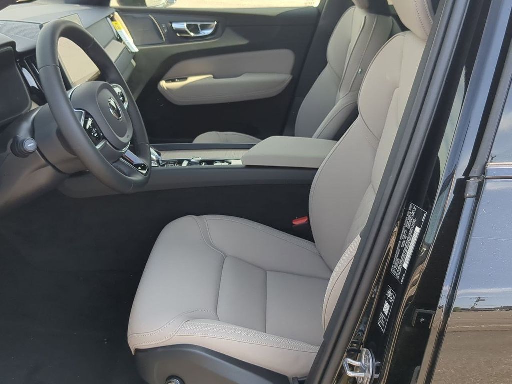 Thumbnail: 2026 Volvo XC60 - 10