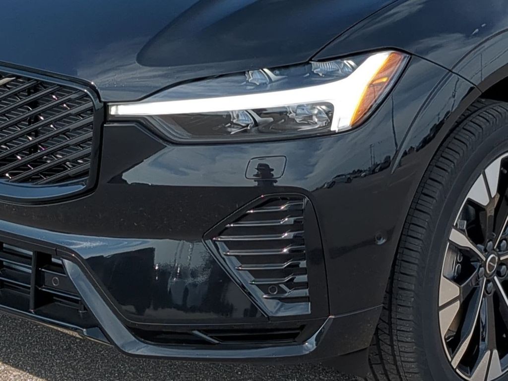 Thumbnail: 2026 Volvo XC60 - 21