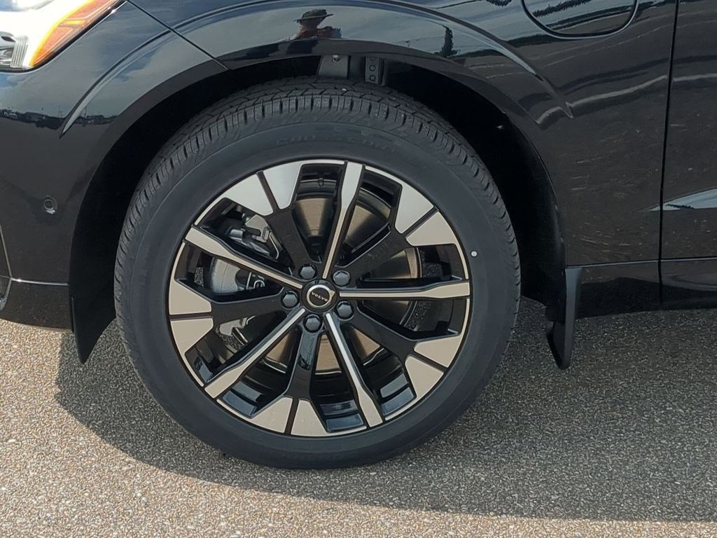 Thumbnail: 2026 Volvo XC60 - 8