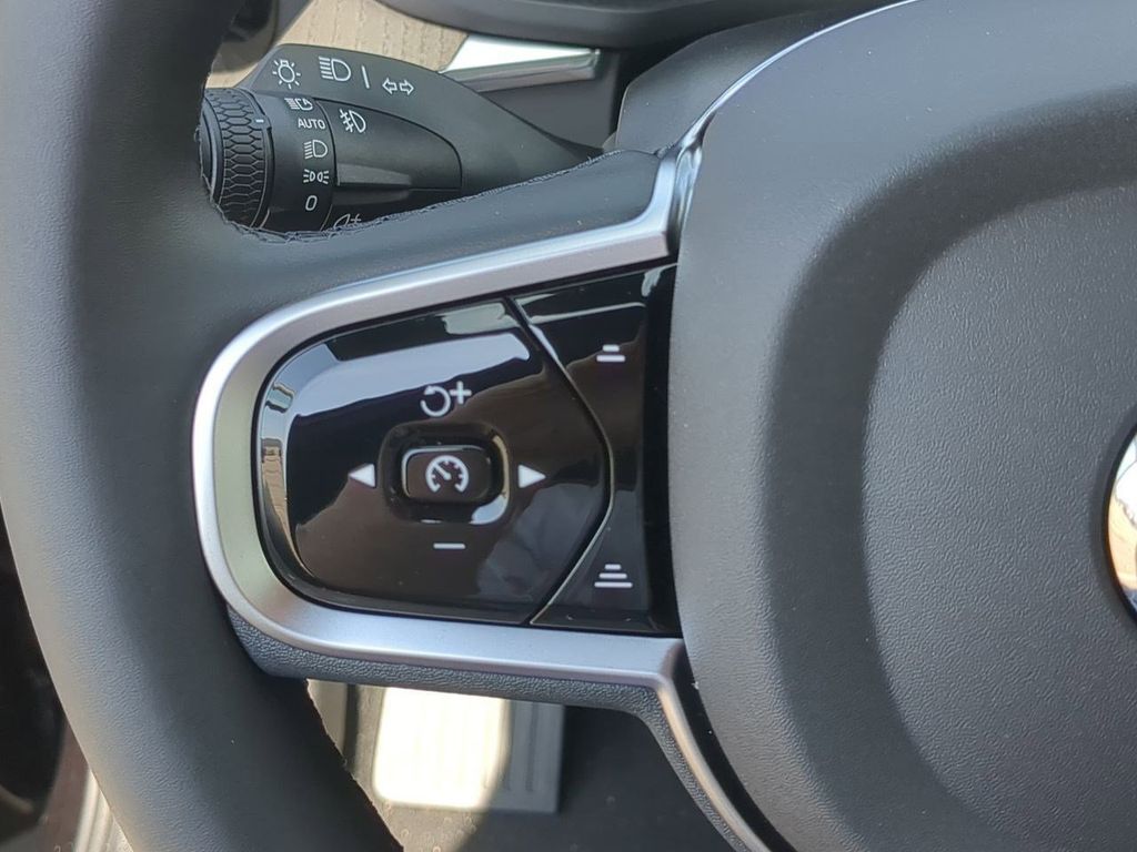 Thumbnail: 2026 Volvo XC60 - 26