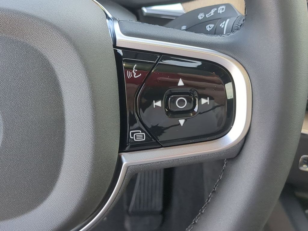 Thumbnail: 2026 Volvo XC60 - 27