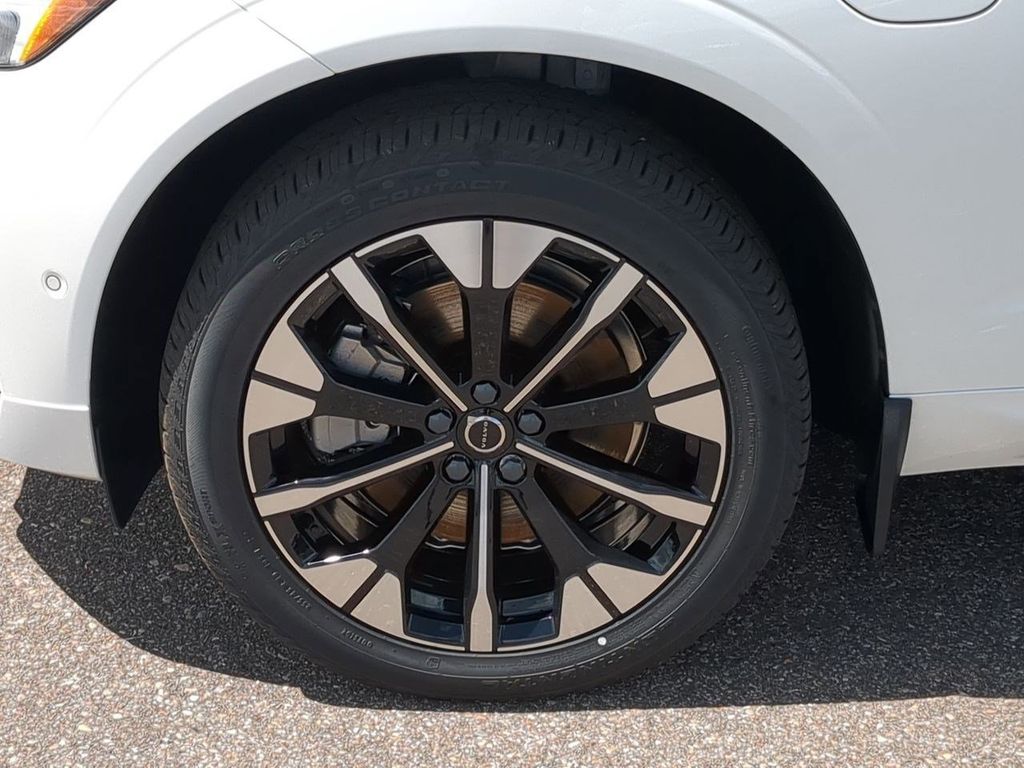 Thumbnail: 2026 Volvo XC60 - 8