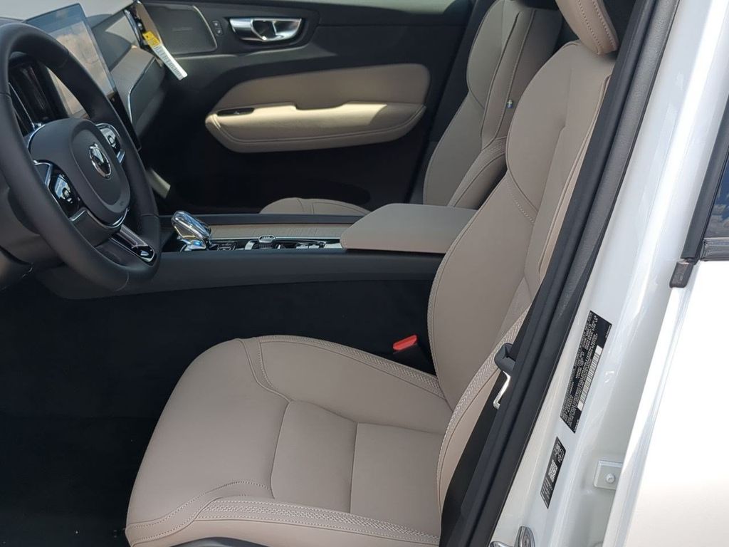 Thumbnail: 2026 Volvo XC60 - 10