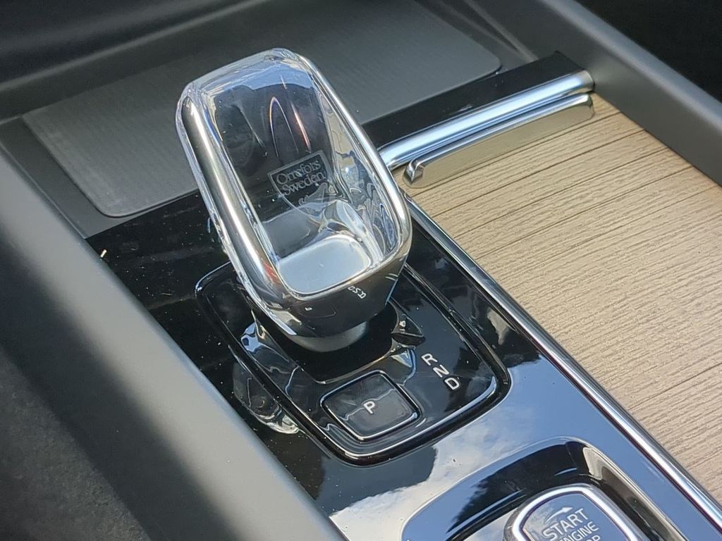 Thumbnail: 2026 Volvo XC60 - 15