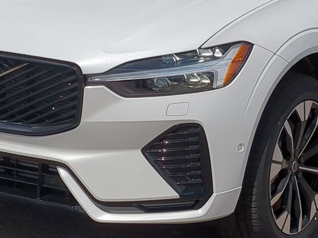 Thumbnail: 2026 Volvo XC60 - 21