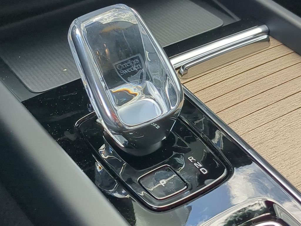 Thumbnail: 2026 Volvo XC60 - 15