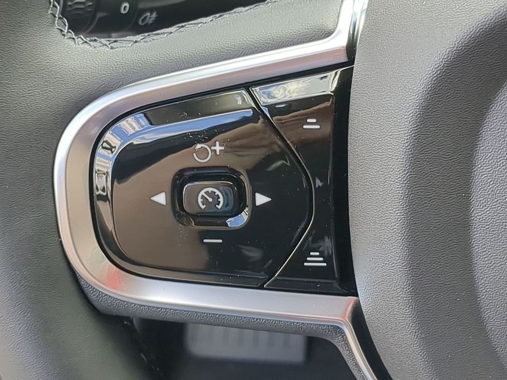 Thumbnail: 2026 Volvo XC60 - 26