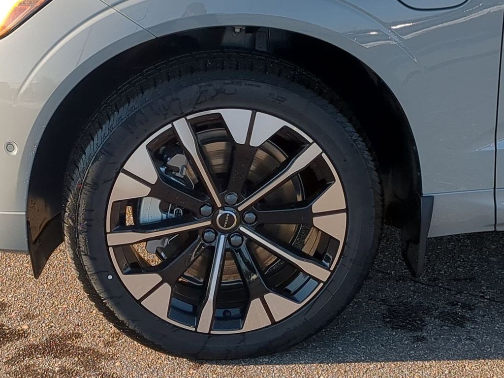 Thumbnail: 2026 Volvo XC60 - 8