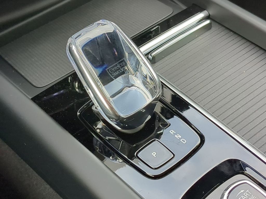 Thumbnail: 2026 Volvo XC60 - 15
