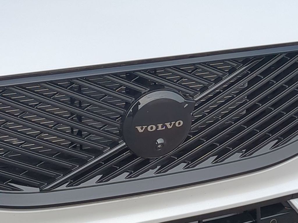 Thumbnail: 2026 Volvo XC60 - 7