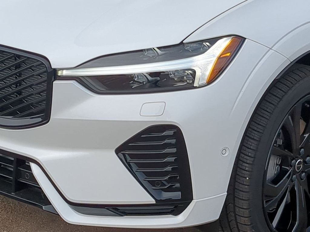 Thumbnail: 2026 Volvo XC60 - 21