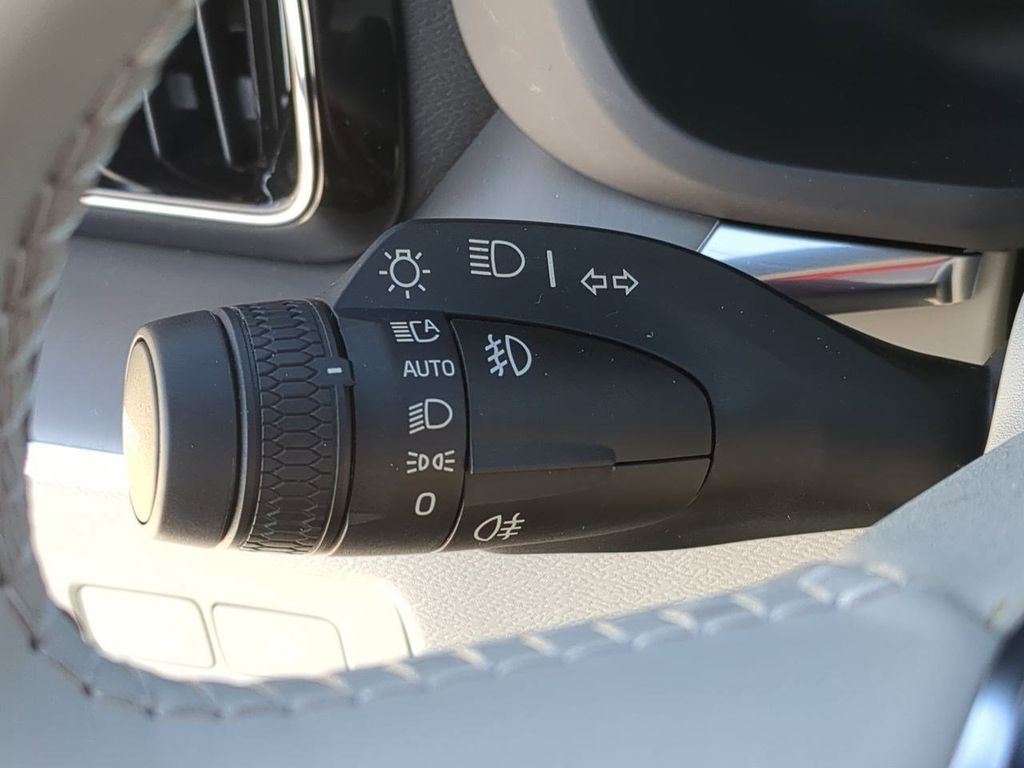 Thumbnail: 2025 Volvo XC60 - 30