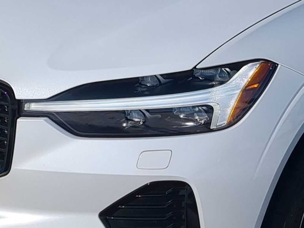 Thumbnail: 2025 Volvo XC60 - 22