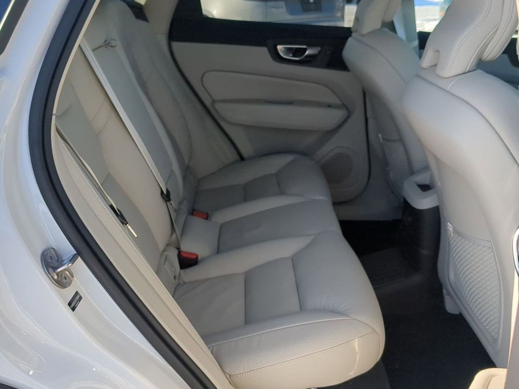 Thumbnail: 2025 Volvo XC60 - 26