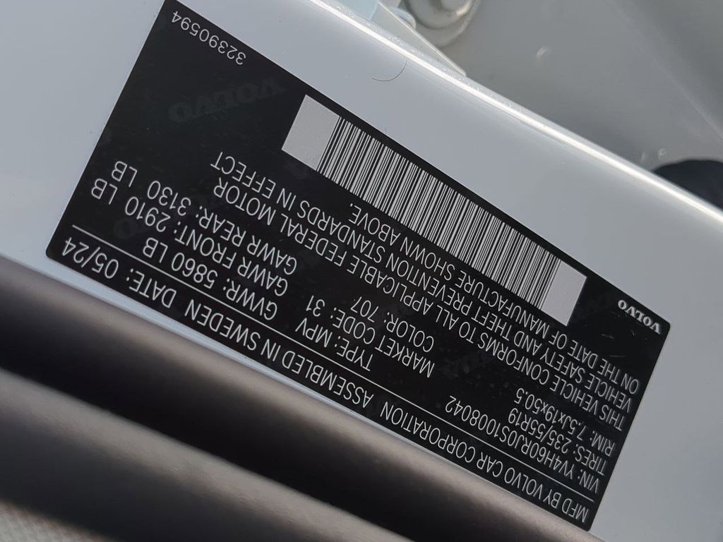 Thumbnail: 2025 Volvo XC60 - 33