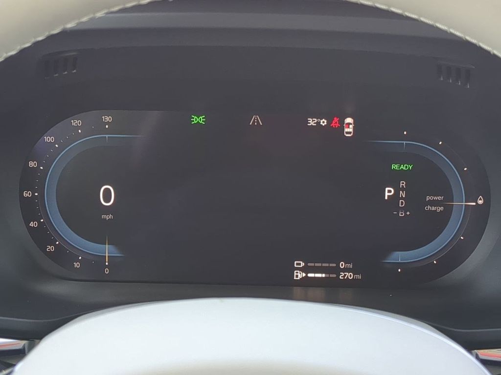 Thumbnail: 2025 Volvo XC60 - 16