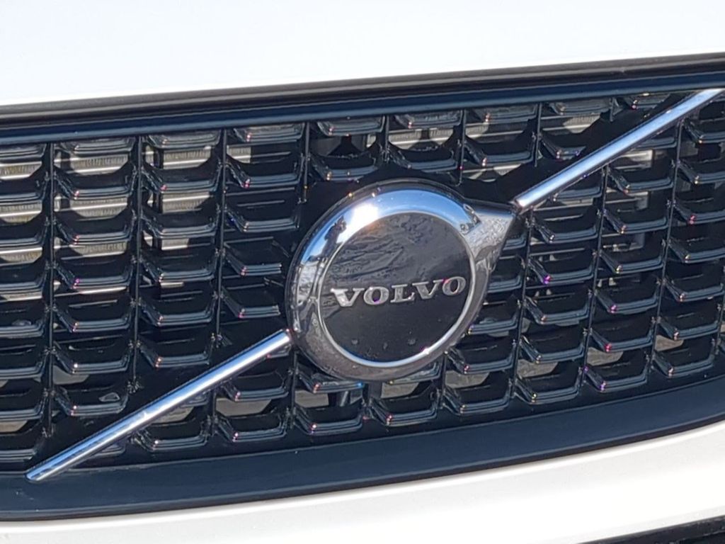 Thumbnail: 2025 Volvo XC60 - 7