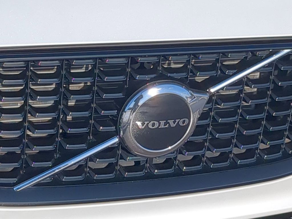 Thumbnail: 2025 Volvo XC60 - 7