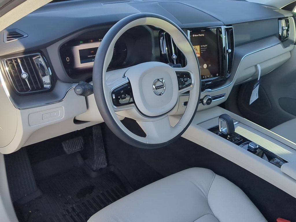 Thumbnail: 2025 Volvo XC60 - 2