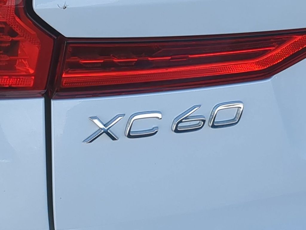 Thumbnail: 2025 Volvo XC60 - 24