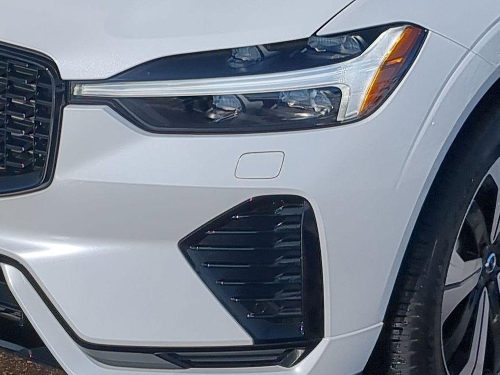 Thumbnail: 2025 Volvo XC60 - 23