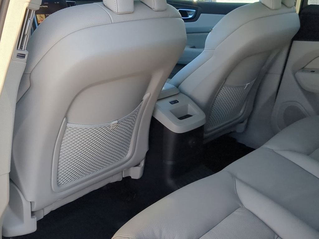 Thumbnail: 2025 Volvo XC60 - 18