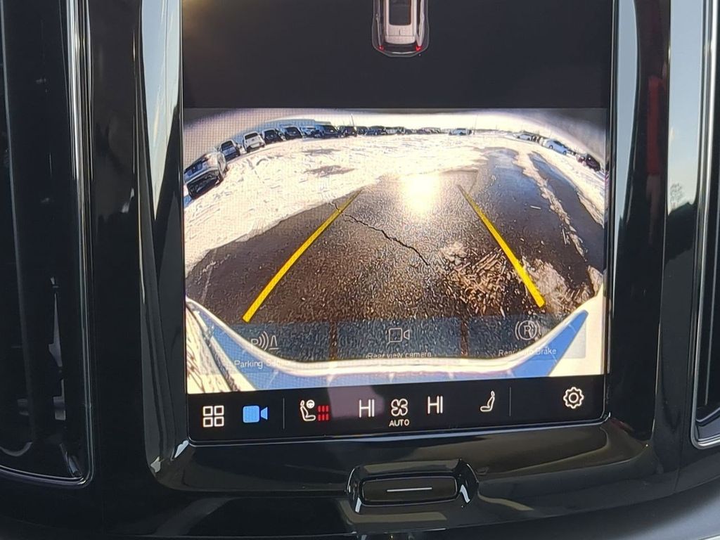 Thumbnail: 2025 Volvo XC60 - 31