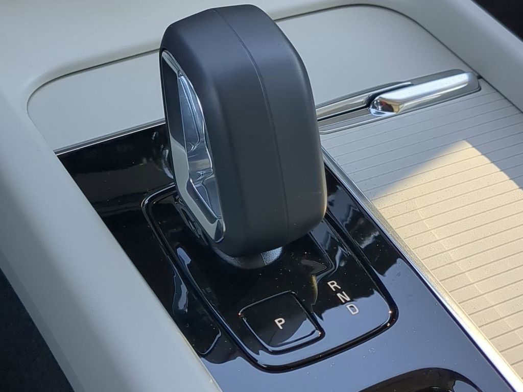 Thumbnail: 2025 Volvo XC60 - 15