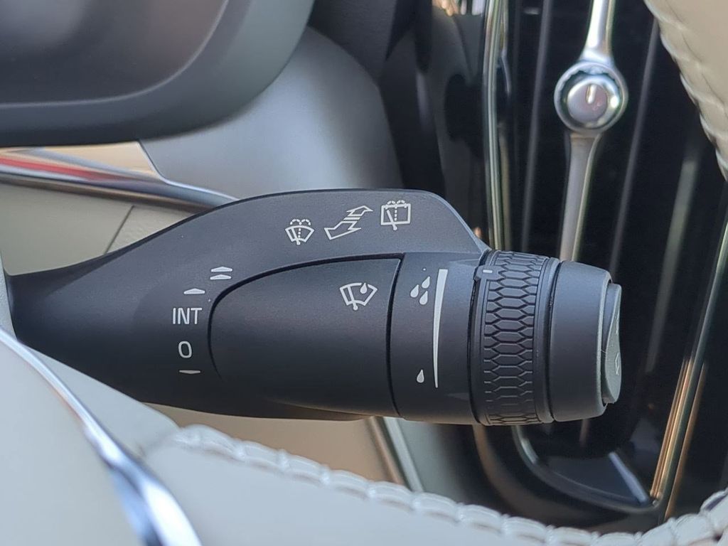 Thumbnail: 2025 Volvo XC60 - 29