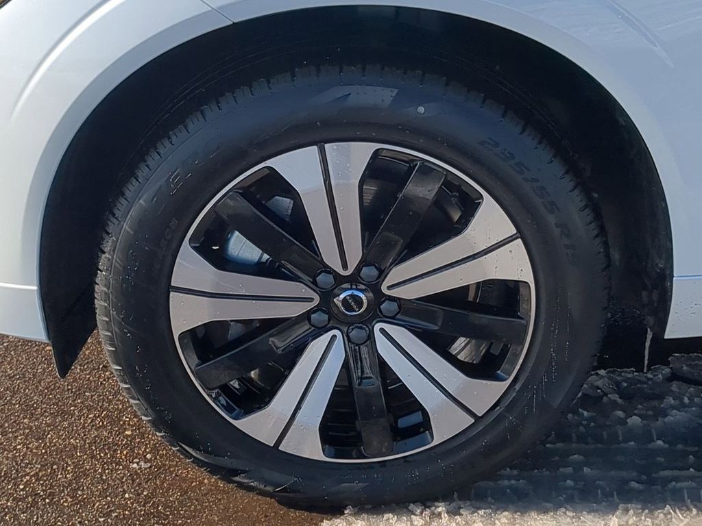 Thumbnail: 2025 Volvo XC60 - 8