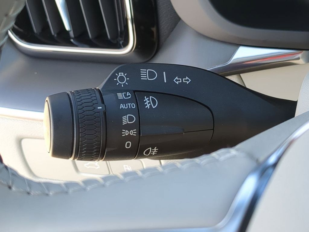 Thumbnail: 2025 Volvo XC60 - 30