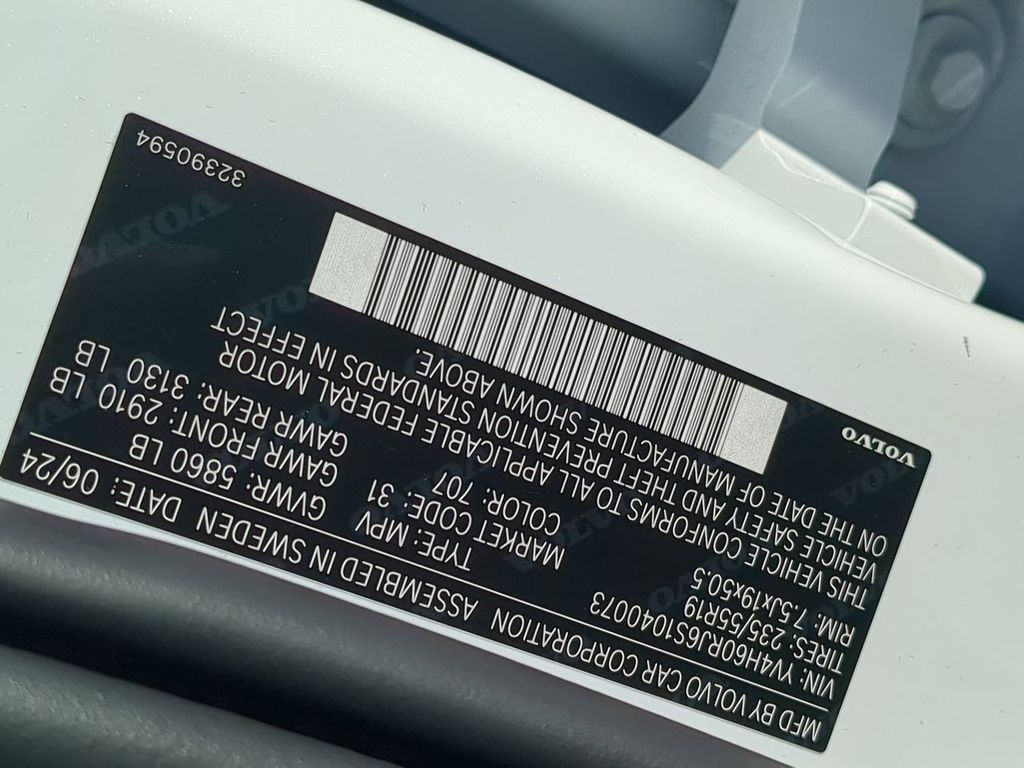 Thumbnail: 2025 Volvo XC60 - 19